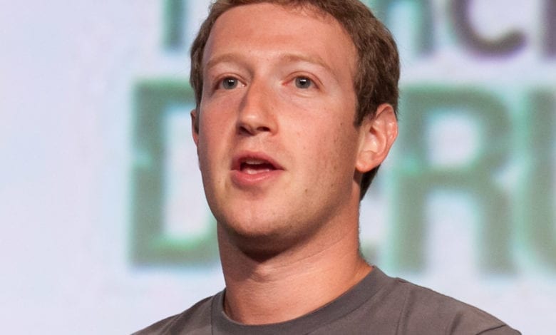 Photo of Le 50 sfumature di grigio di Mark Zuckerberg: perché indossa solo t-shirt dello stesso colore?