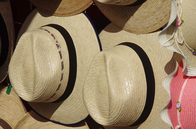 Photo of Perché il cappello di Panama ha conquistato tutti, da Hemingway a Paul Newman