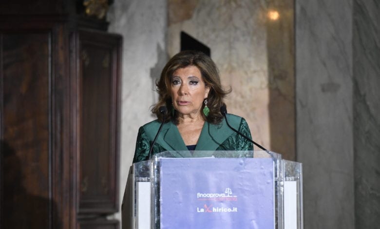 Photo of Il Presidente del Senato Maria Elisabetta Alberti Casellati a LaChirico: «Governo non deleghi su scuola, telelavoro amico falso»