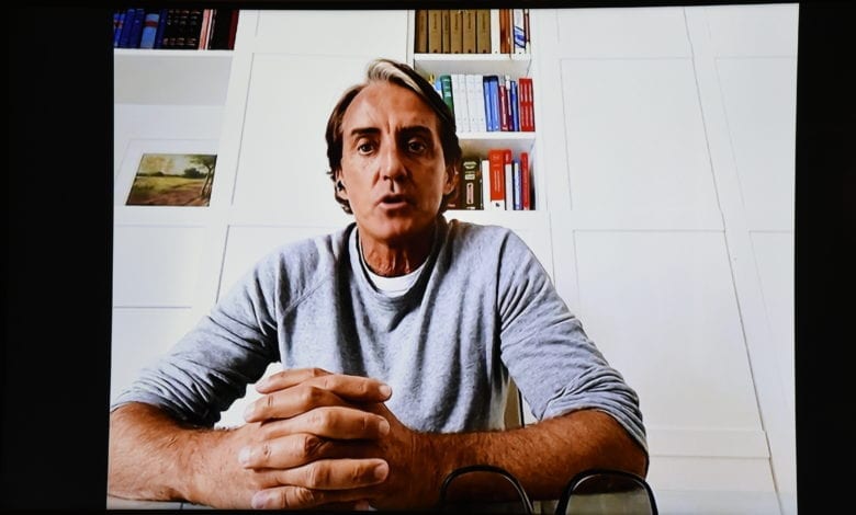 Photo of Roberto Mancini a LaChirico: «Siamo sotto una bolla: ma con la giusta attenzione lo sport può andare avanti»