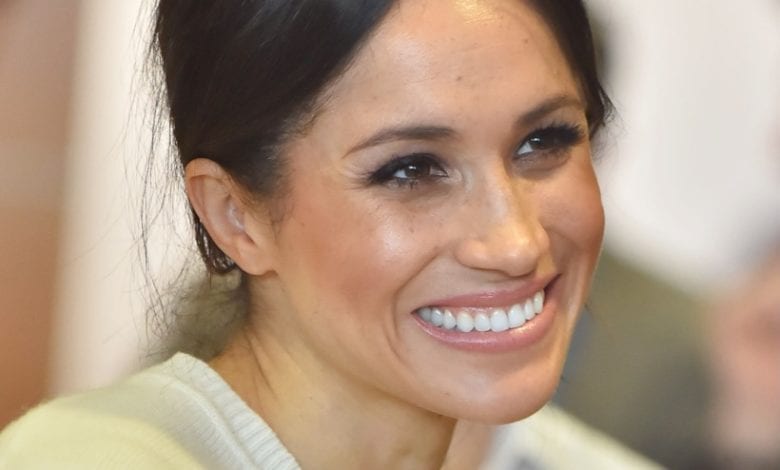 Photo of Maternity look: lo stile di Meghan Markle con il pancione è ancora un trend