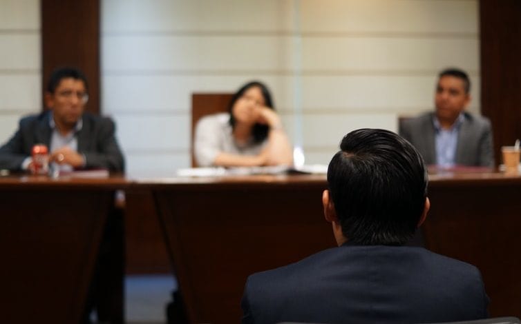 Photo of Cina, la sentenza per un divorzio: risarcimento di lui per il lavoro svolto dalla moglie in casa