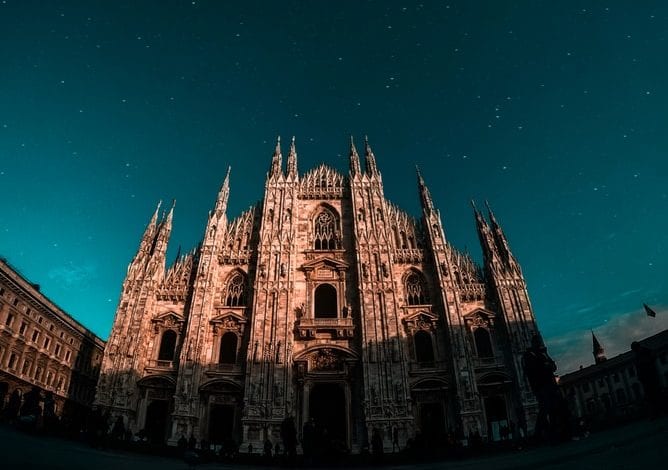 Photo of Riapre il Duomo di Milano dopo tre mesi: 600 visitatori il primo giorno