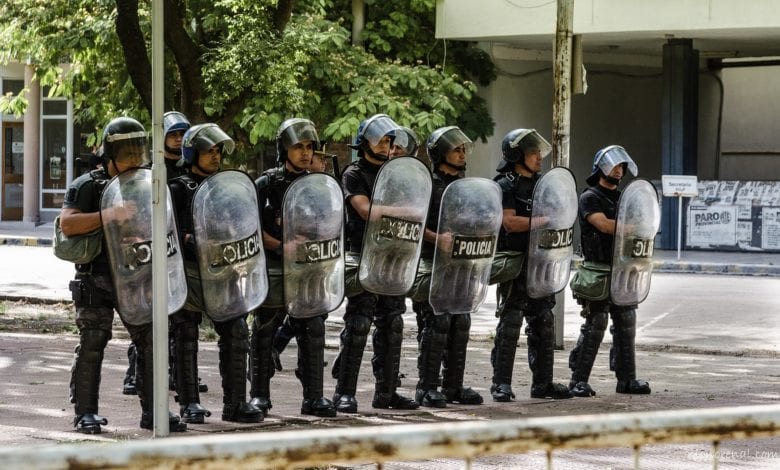 Photo of Forze di polizia in allerta su più fronti, l’inverno pericoloso che ci attende