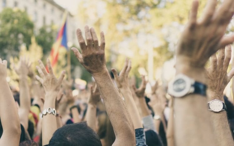 Photo of Italia in protesta contro le misure del Governo