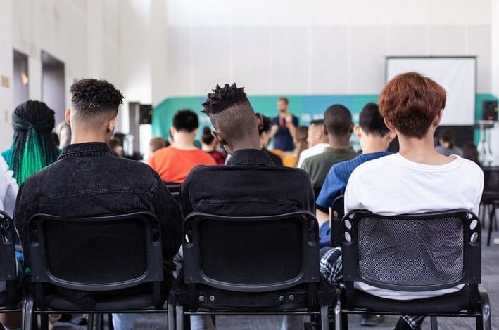 Photo of Caos sulla riapertura delle scuole: rinviato il ritorno sui banchi