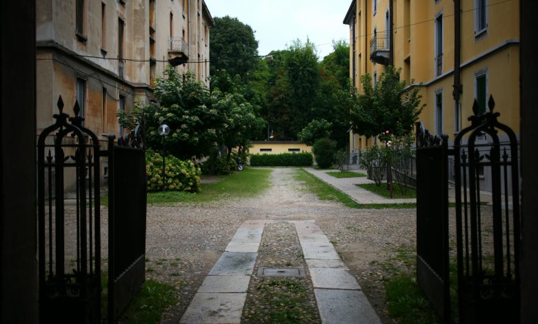 Photo of A Milano arriva il teatro delivery: nei giardini e cortili con un pubblico ridotto
