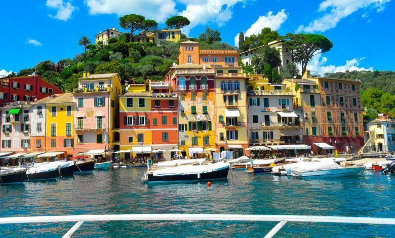 Photo of Tutti pazzi per la riviera ligure: boom di richieste per l’ufficio vista mare