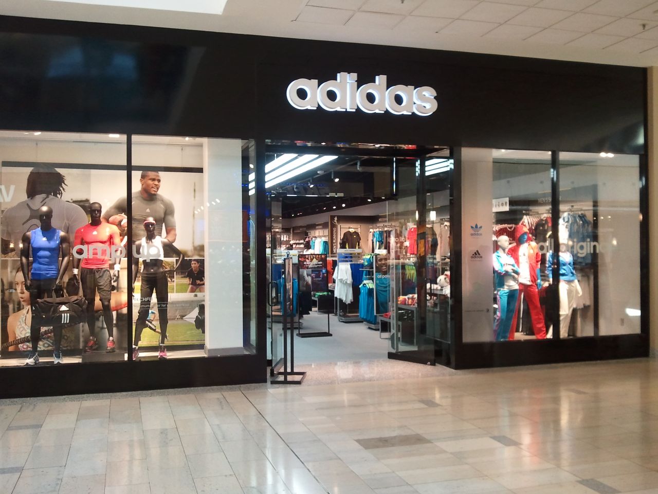Negozio adidas roma parco on sale leonardo