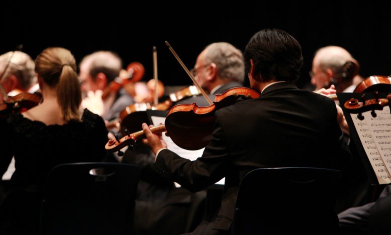 Photo of “Non si muore solo di Covid. Aprite i teatri”, così il direttore d’orchestra Muti