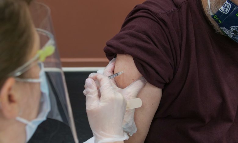 Photo of Covid, oltre il 40% degli italiani ha ricevuto la doppia dose di vaccino