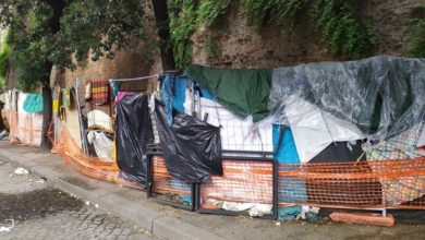 Photo of Roma, quella vita parallela e invisibile sotto i ponti della città