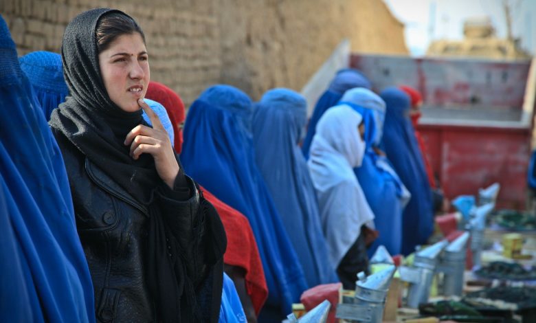 Photo of Afghanistan: giornalisti vivono nell’incertezza, a pagarla le donne