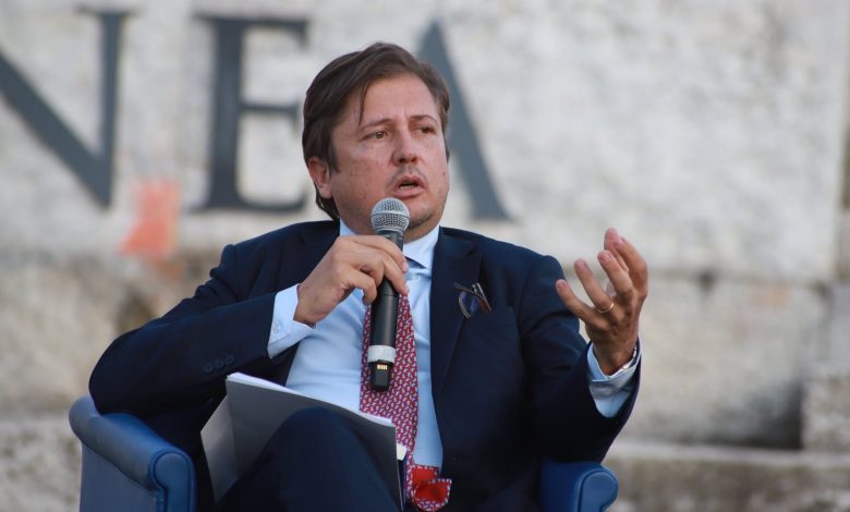 Photo of Covid, Sileri: “Siamo al picco pandemico, presto rivedremo le regole”