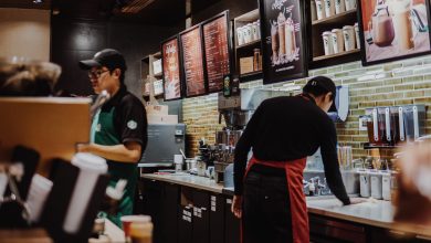 Photo of Starbucks, chiudono i locali di via Turati e Porta Romana a Milano