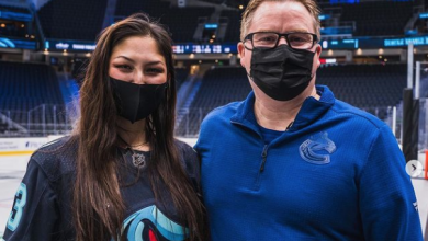 Photo of Tifosa nota un neo sul collo e salva la vita all’assistente dei Vancouver Canucks