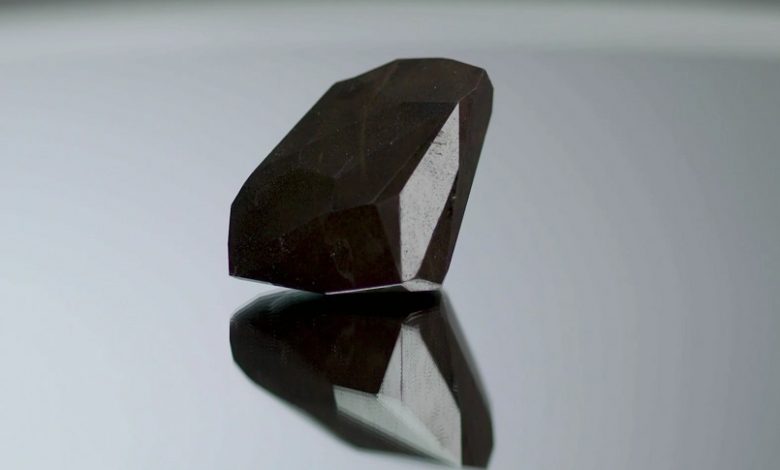 Photo of “Enigma”, il diamante venuto dallo spazio va all’asta