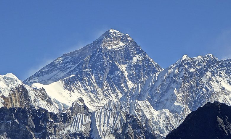 Photo of Surriscaldamento globale: l’Everest perde due metri di ghiaccio all’anno