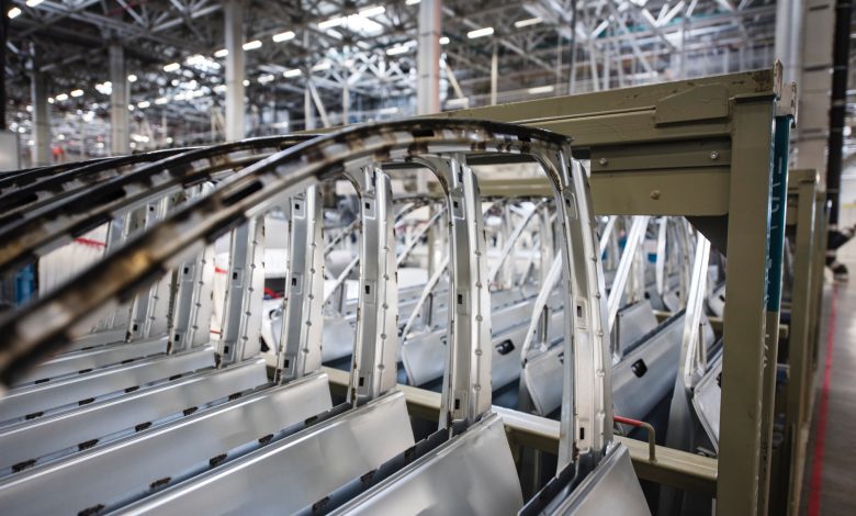 Photo of Produzione industriale in calo a maggio, crolla l’auto
