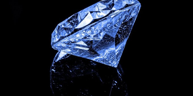 Photo of Il diamante blu più grande del mondo venduto all’asta per 57 milioni di dollari