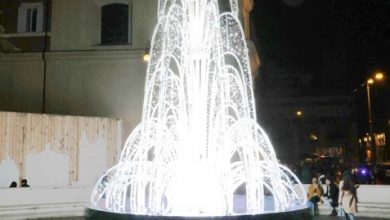 Photo of Sorgente Group: a Piazza San Silvestro l’albero di Natale è una fontana di luce