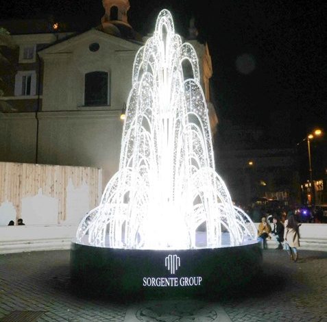 Photo of Sorgente Group: a Piazza San Silvestro l’albero di Natale è una fontana di luce