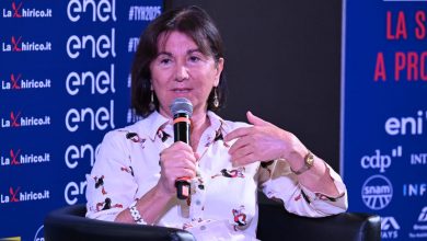 Photo of Violenza sulle donne: il Ministro per la Famiglia Eugenia Roccella alla Scuola “The Young Hope”